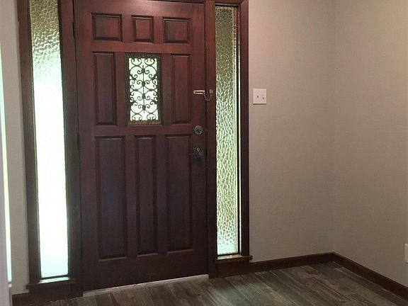 Front Door / Foyer 