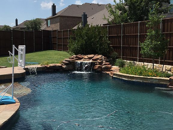 Pool, 9 ft deep end