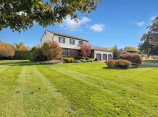 20 Crest Dr, Cromwell, CT 06416