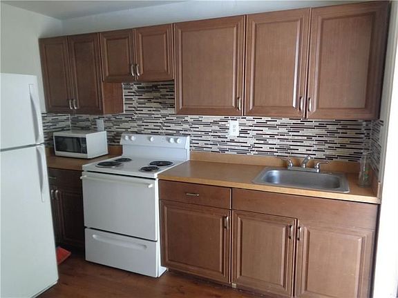 5th image of 345 NW 5th St APT 3
