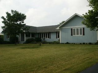 40W996 Palomino Dr, St Charles, IL