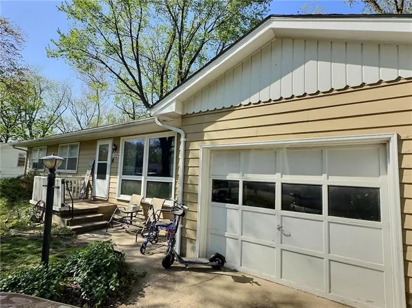 102 W Highland Ave, Nevada, MO 64772