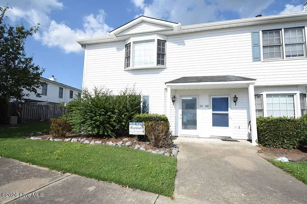 2 bed, 1.5 bath, 1041 sqft, $1,000 — Photo 1