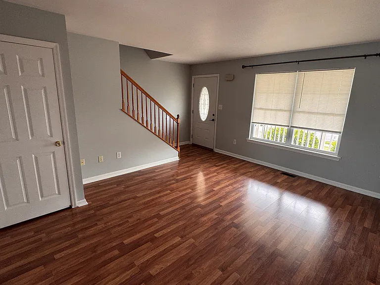 384 Oneida Dr — Photo 13