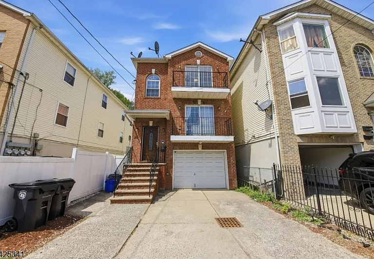 20 Wakeman Ave — Photo 1