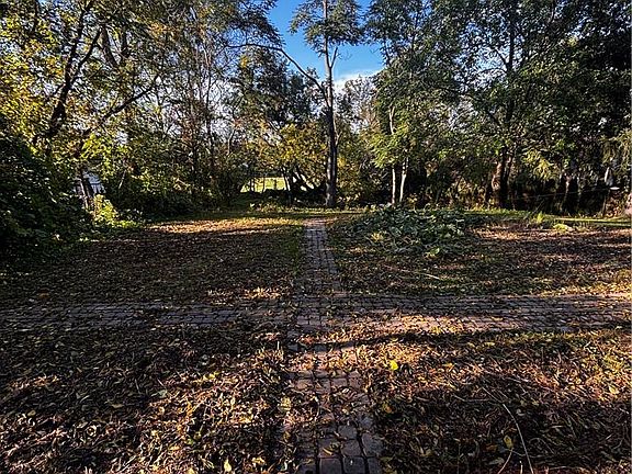 4th image of 573 Mount Pleasant Rd