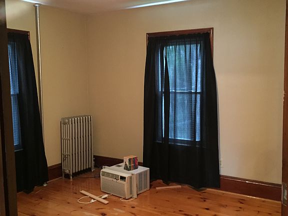 Bedroom 1 - View 1