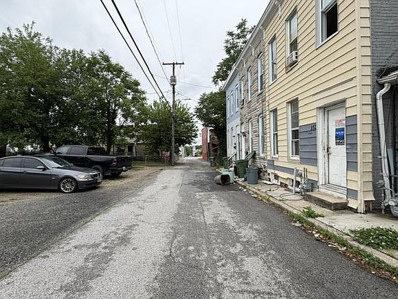 3rd image of 150 Irving St