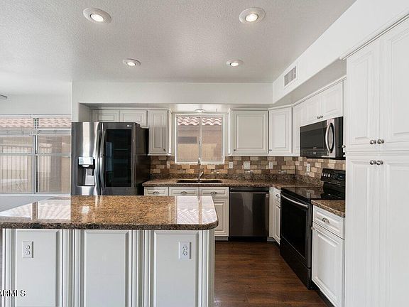 5th image of 12534 W CAMBRIDGE Avenue