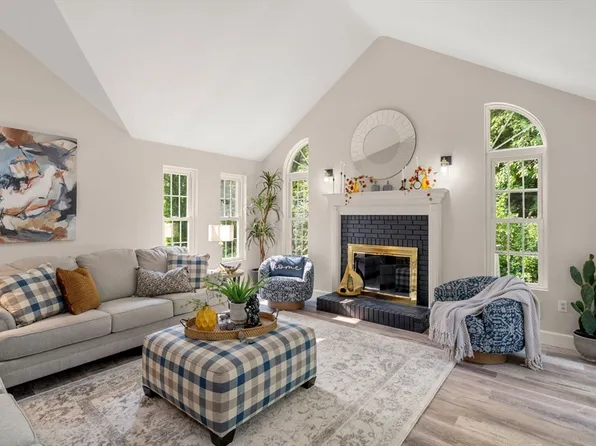 10 Lovett Rd, Oxford, MA 01540