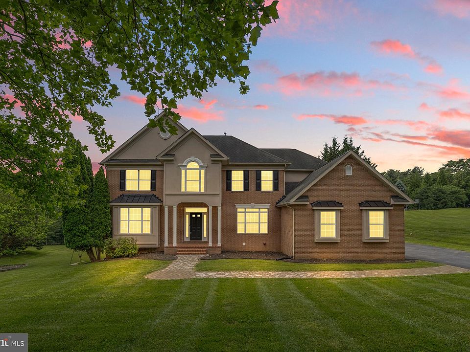 1st image of 5204 Muirfield Dr