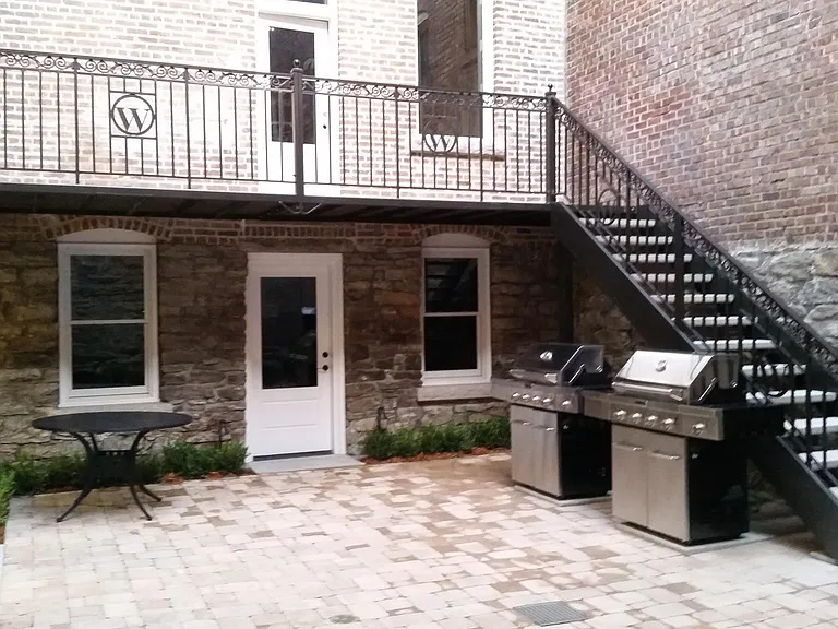 114 E University St — Photo 7