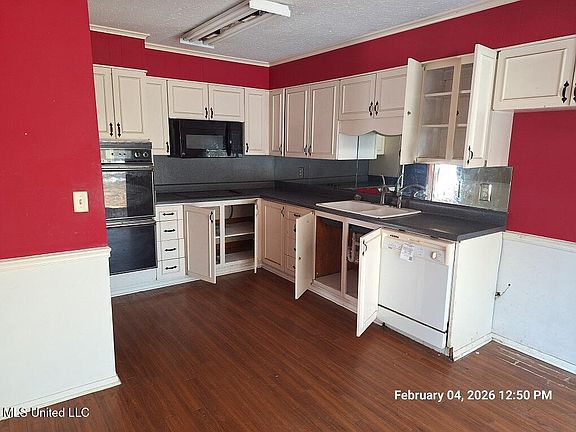 3rd image of 1204 Park Ln