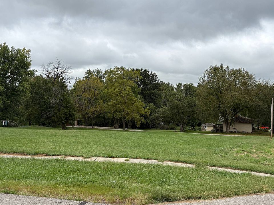 2nd image of 301 N East St