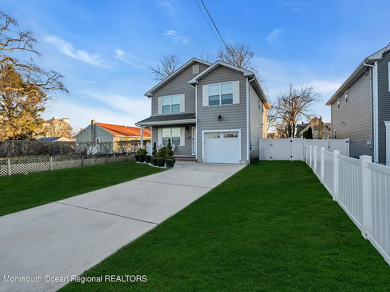 132 Chelton Ave — Photo 32