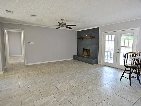 2nd image of 102 Bermuda Ln