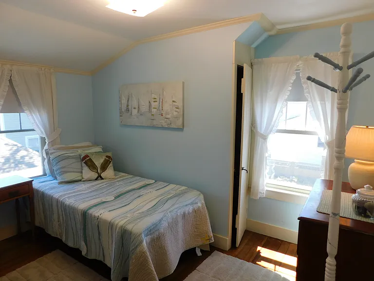 70 E Grand Ave — Photo 33