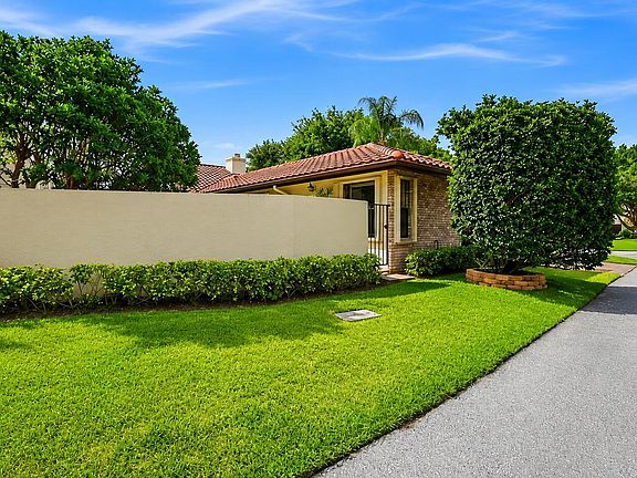 3rd image of 6906 Palmar Court