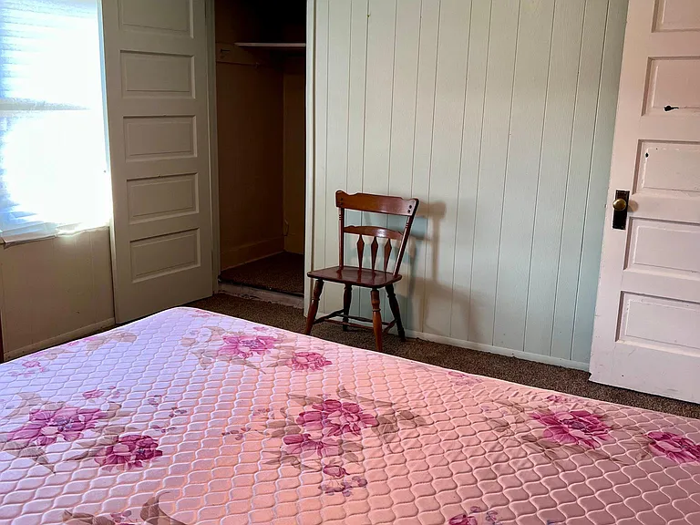 front bedroom (faces front porch)