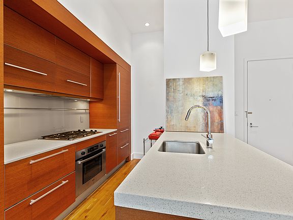 3rd image of 360 Furman St APT 1023