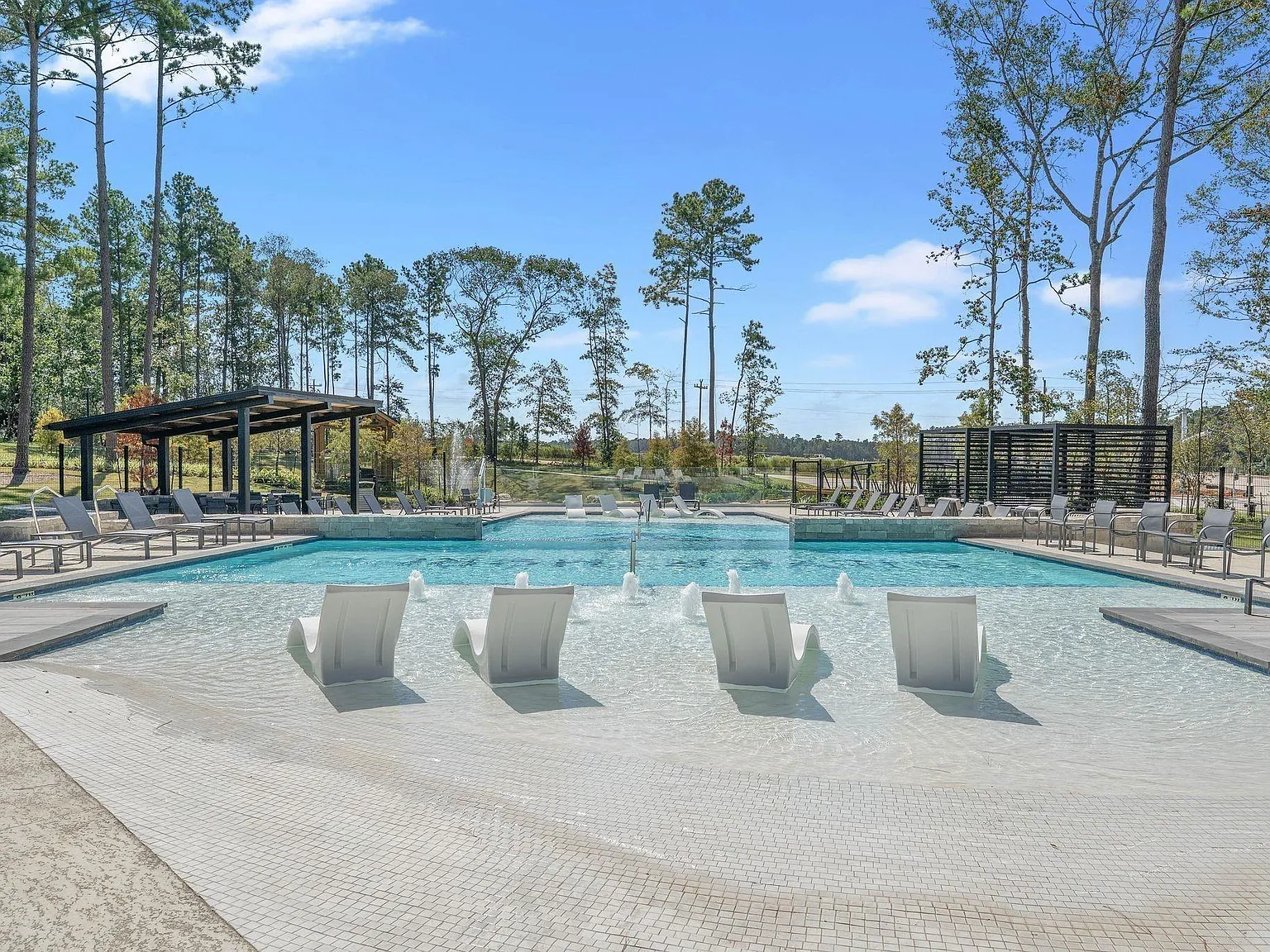 3 bed, 2.0 bath, 1156 sqft, $2,050 — Photo 3