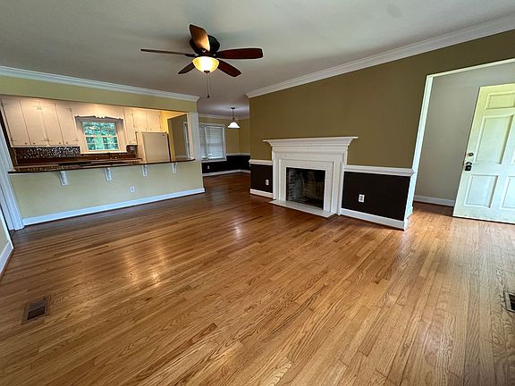 2nd image of 1601 Hopkins Dr