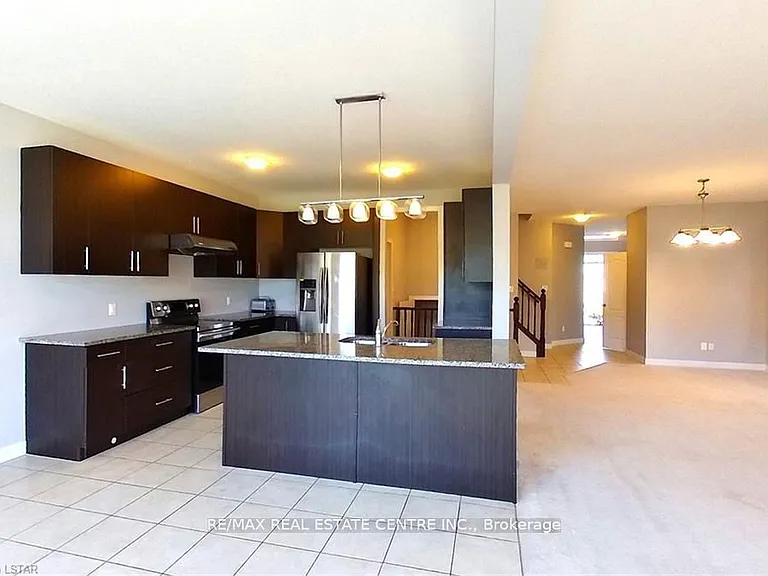 1560 Finley Cres — Photo 7