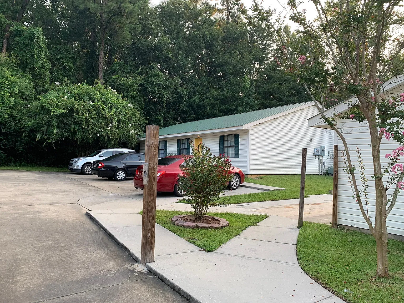 2 bed, 1.5 bath, 900 sqft, $995 — Photo 2
