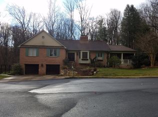 4141 Round Hill Rd, Arlington, VA 22207