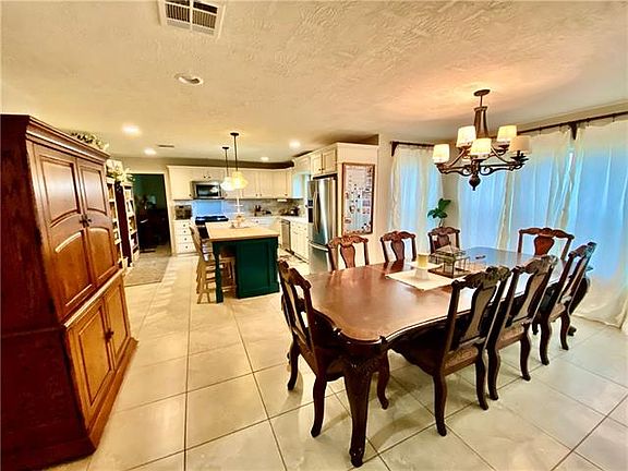 3rd image of 612 Henning Dr