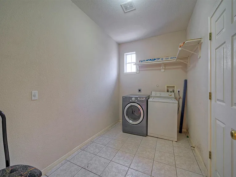 601 Indian Run Dr — Photo 19