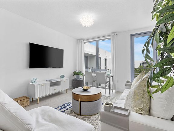 3rd image of 111 SE 1st Avenue #Ph-509