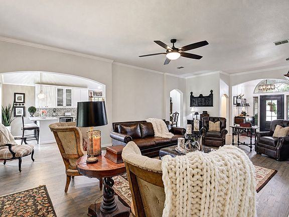 4th image of 1106 Oakhollow Dr