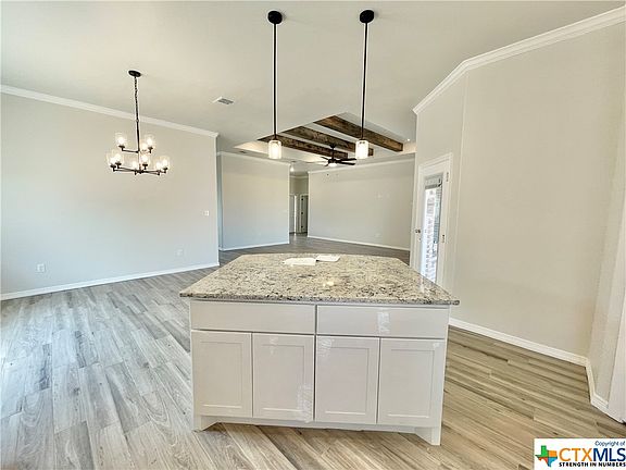 5th image of 719 Eagle View Dr