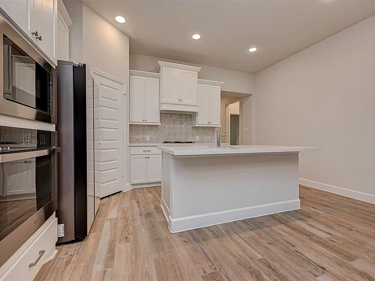 308 Mullins Ct — Photo 14