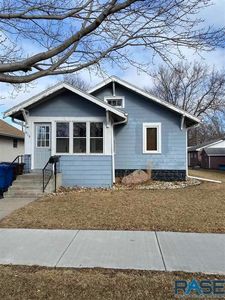 916 E 6th Ave, Mitchell, SD, 57301