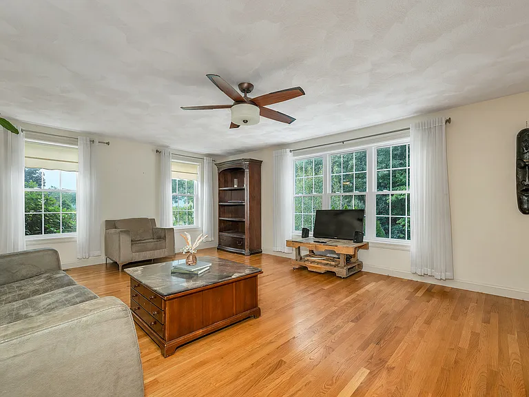 8 Hemlock Ln — Photo 13