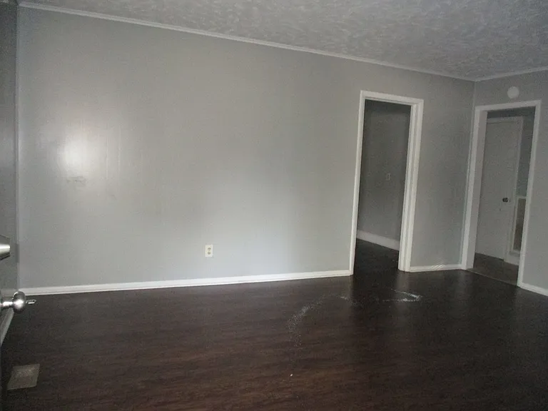 2112B Elvira St — Photo 2