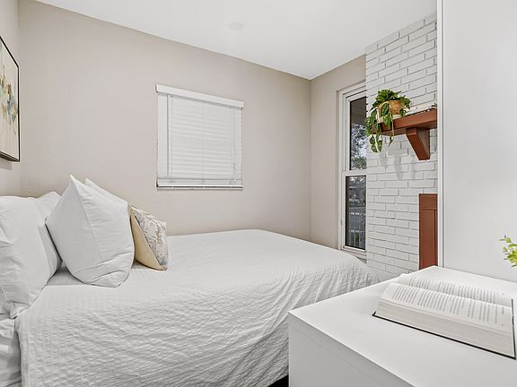 2nd image of 3912 E Chelsea St #14956414