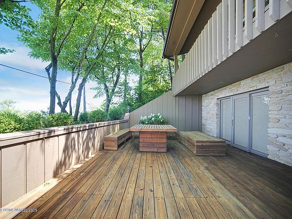 5th image of 331 Lake Front Dr