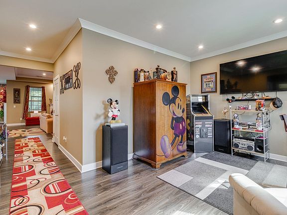 5th image of 632 Giant Feather Loop