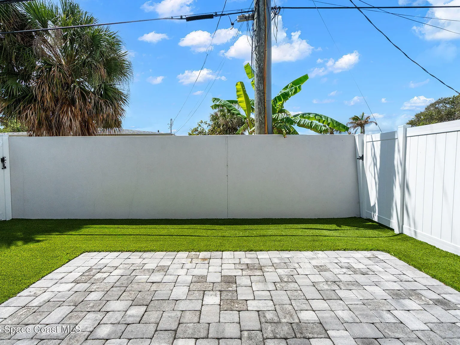 3 bed, 2.5 bath, 2367 sqft, $4,800 — Photo 2