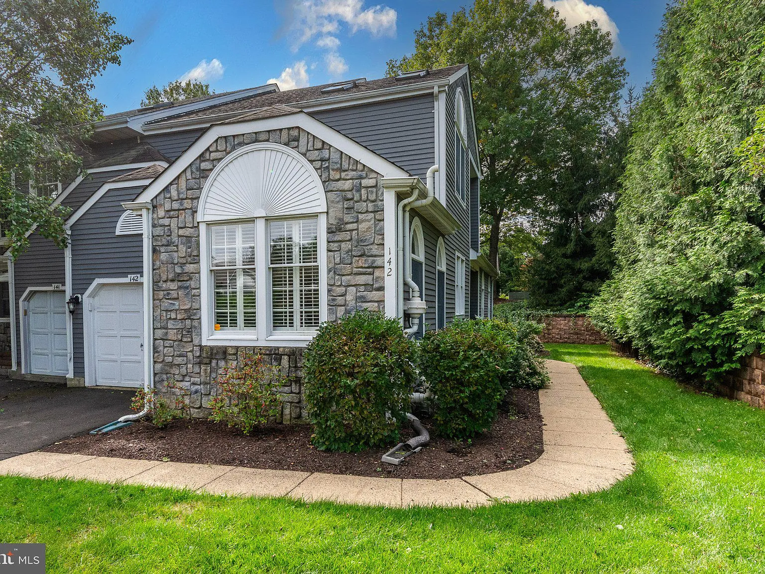 3 bed, 2.5 bath, 1967 sqft, $3,950 — Photo 4