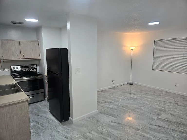 5120 NE 18th Ave #2 — Photo 1