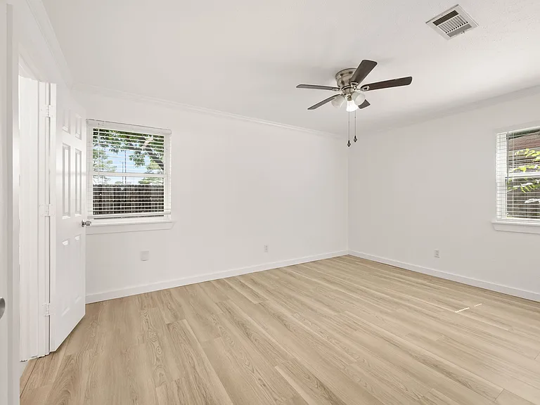 840 Edgehill Dr — Photo 8