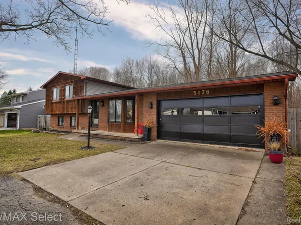5176 Birchcrest Dr, Swartz Creek, MI 48473
