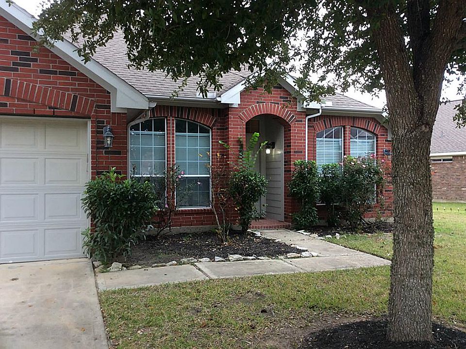 1st image of 26002 S Lakefair Dr
