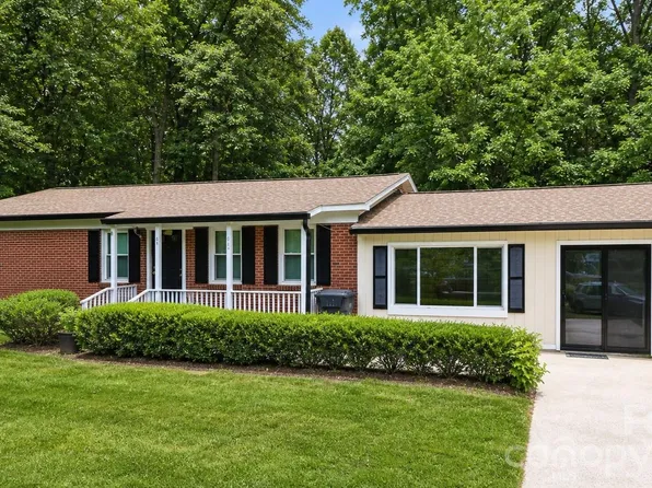 611 W Lewis St, Dallas, NC 28034