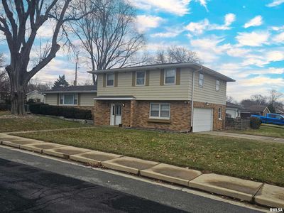 2704 N Lehman Rd, Peoria, IL, 61604