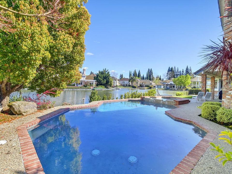 1st image of 842 Cobble Cove Ln